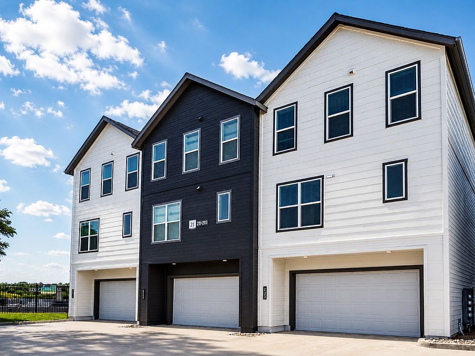 1st image of 1002 Fort Worth Ave #2515