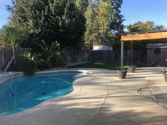 3rd image of 876 Wallace Dr