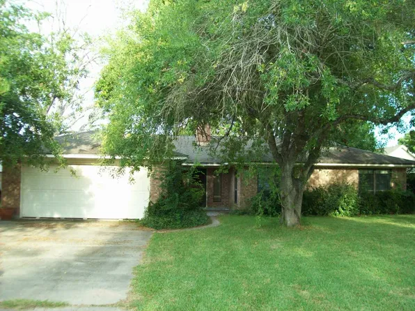9898 Twin Shores Dr, Willis, TX 77318