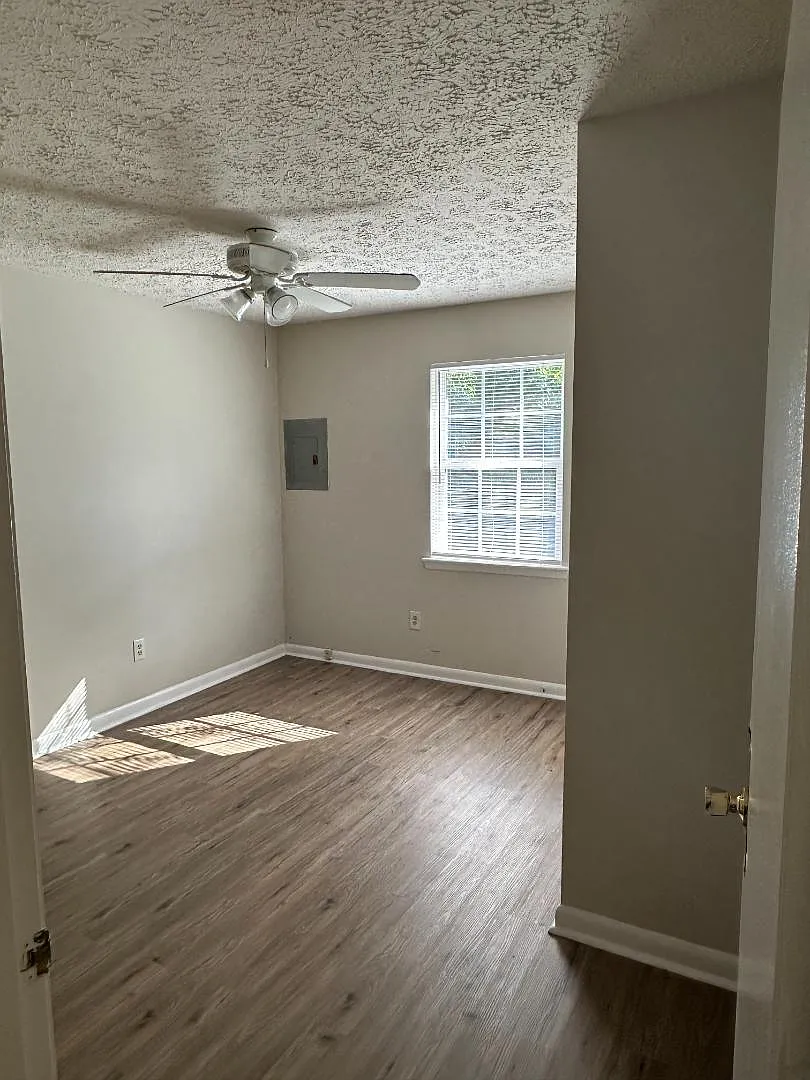 123 Grande Ave Apt 8 - 123 Grande Ave Apt 8 — Photo 4