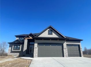 16019 S Twilight Ln, Olathe, KS 66062