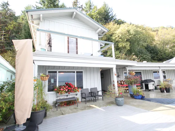 27422 Sandy Shores Dr SW, Vashon, WA 98070