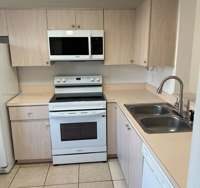 8740 N Sherman Cir #102