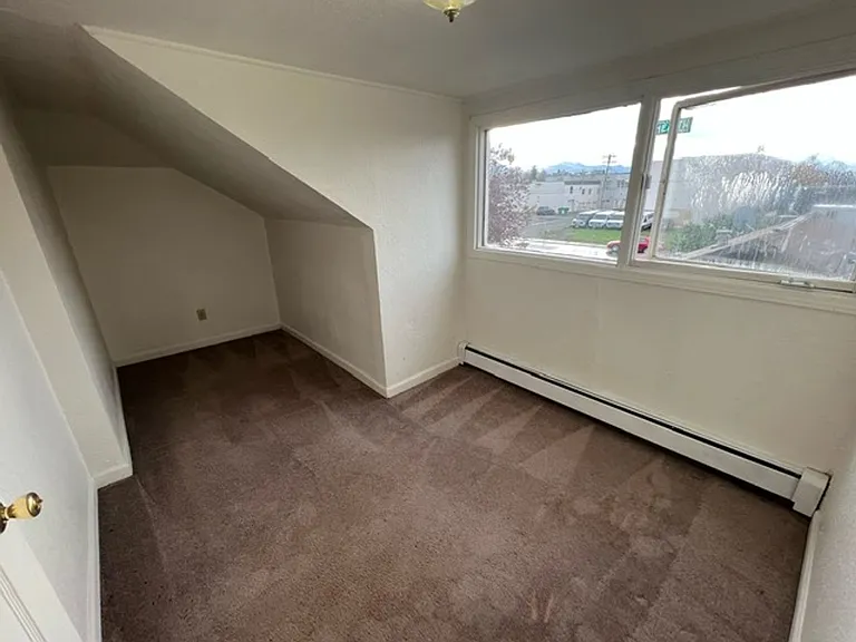 1335 Hyder St — Photo 93