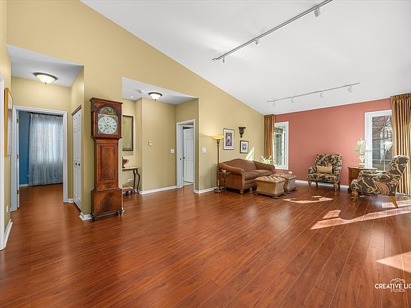 5th image of 595 Golfers Ln