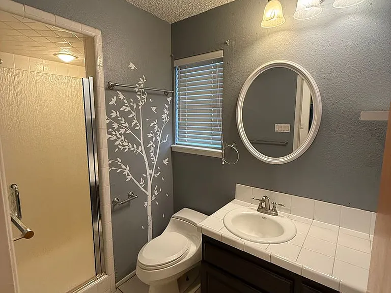 1401 Hillcrest Dr — Photo 23