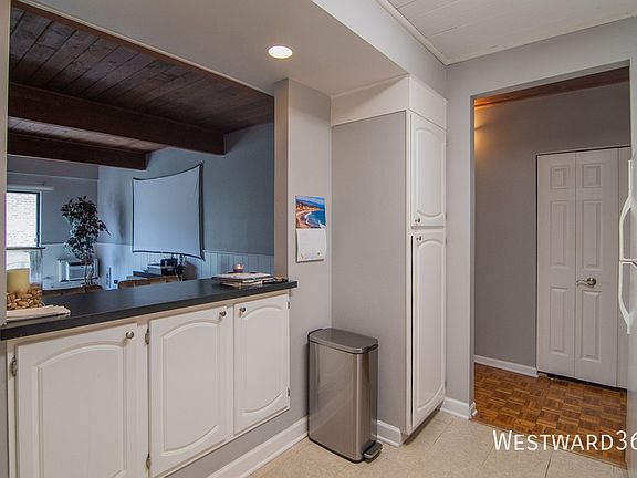 3rd image of 4334 N Clarendon Ave APT 309