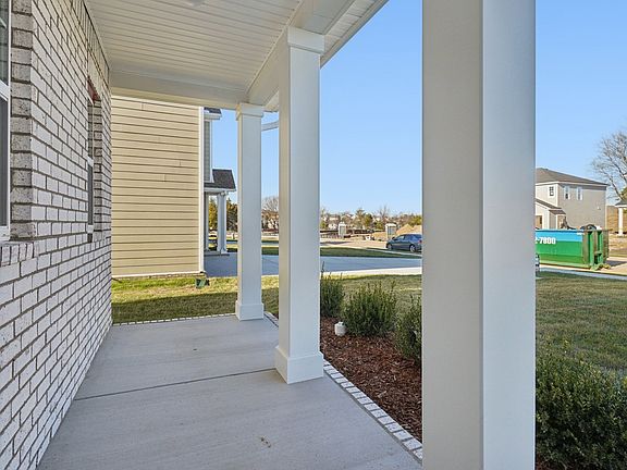 5th image of 130 Dahlia Dr