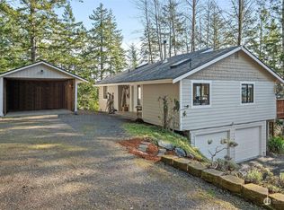 211 E Allynview Dr, Allyn, WA 98524
