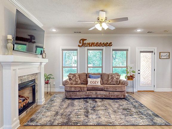 4th image of 38 Emerald Breeze Dr