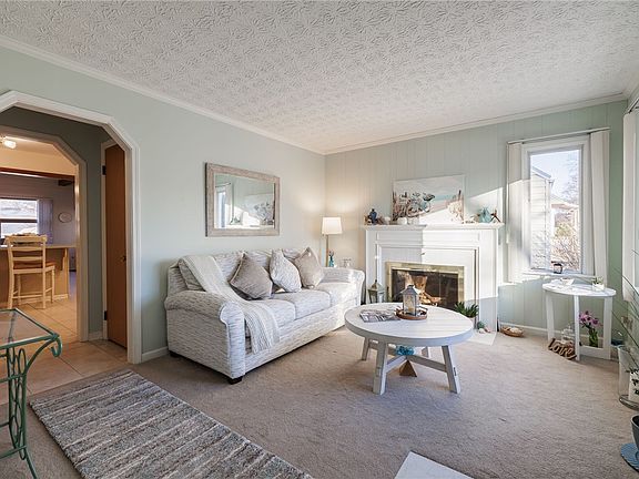 3rd image of 284 Normandale Dr