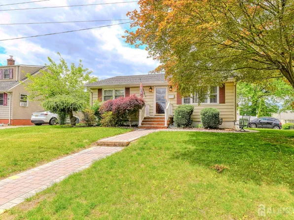 2 Bradley Dr, Edison, NJ 08817