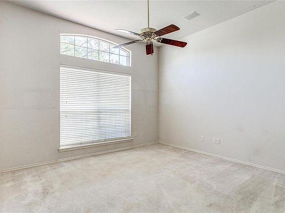 5th image of 7929 Parkwood Plaza Dr