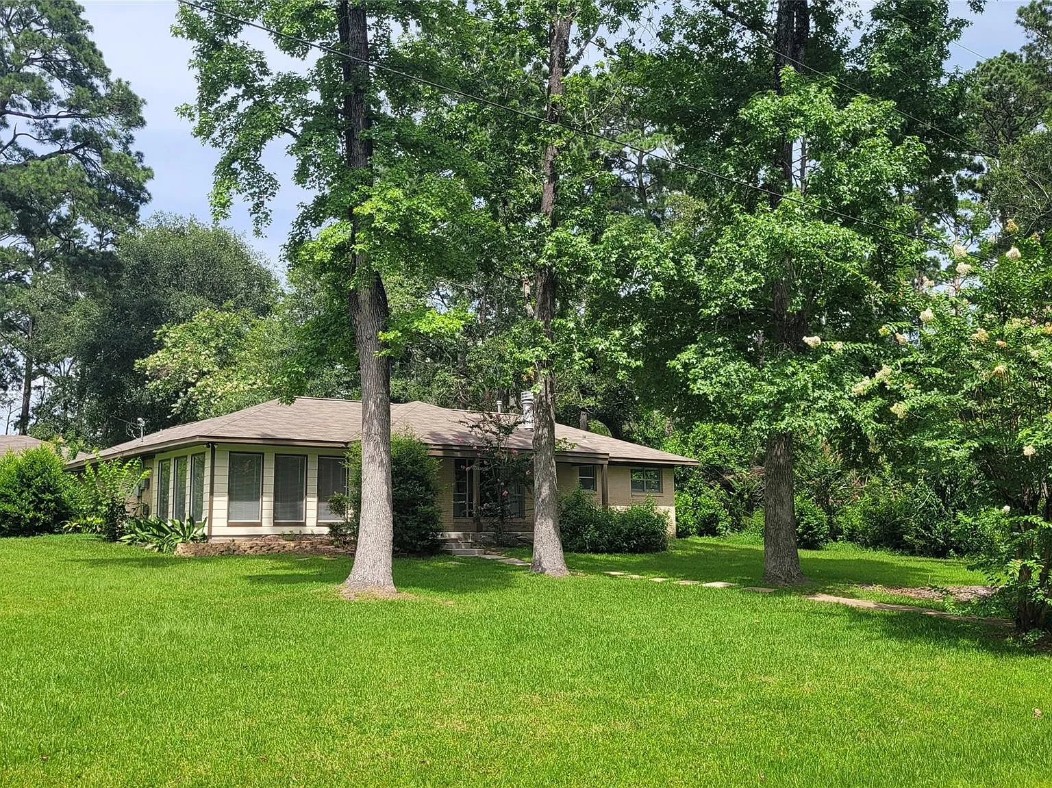 3 bed, 2.0 bath, 1568 sqft, $1,850 — Photo 1