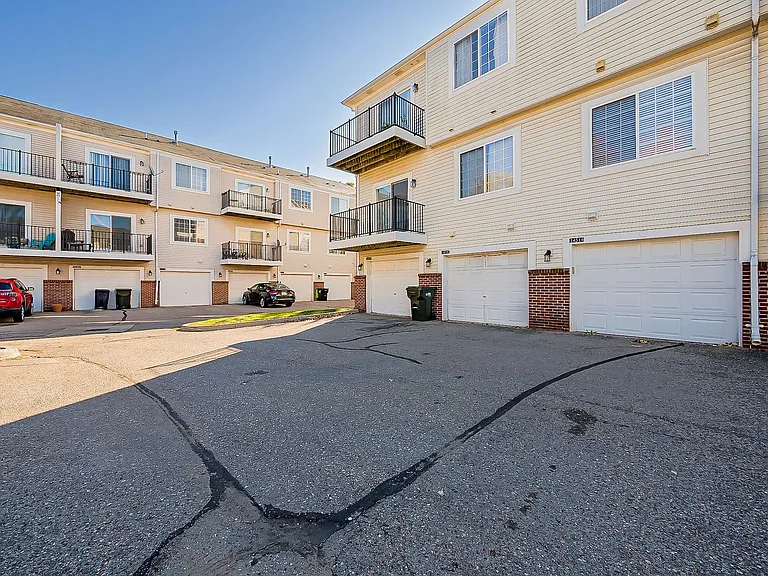 14520 Vauxhall Dr — Photo 23