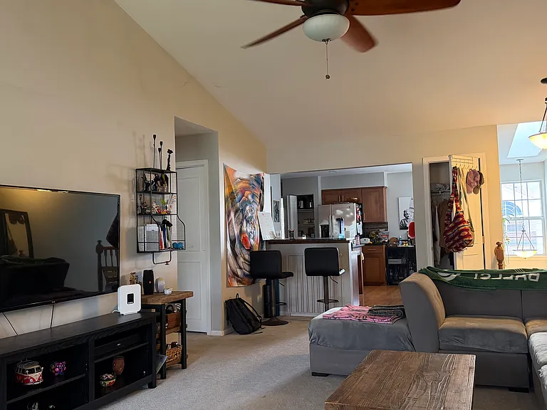 11 Hoover Ct #B — Photo 4