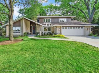 6555 Shabbona Rd, Indian Head Park, IL 60525