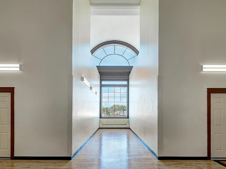 Chapman House — Photo 10