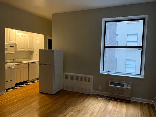 Rented by Salon Realty Corp | media 6