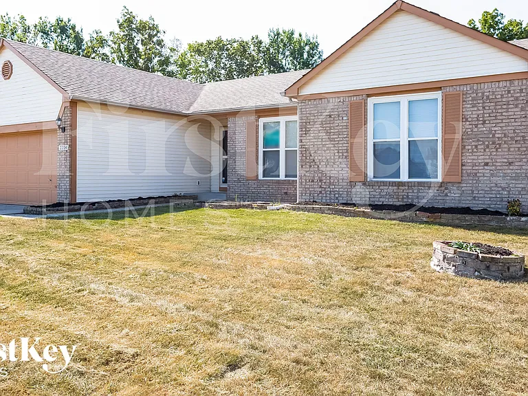 2204 Valley Creek West Ln — Photo 1