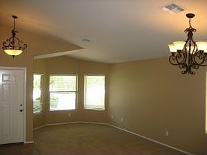2nd image of 689 E Leslie Ave