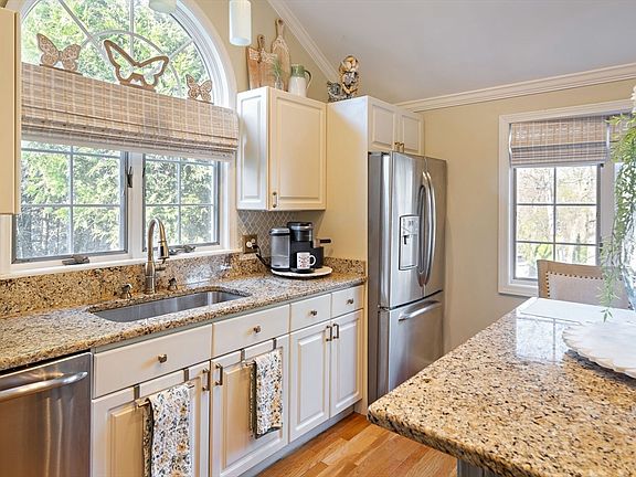5th image of 115 Ellis Farm Ln