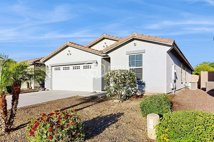 3 bed, 2.0 bath, 1737 sqft, $1,915 — Photo 3