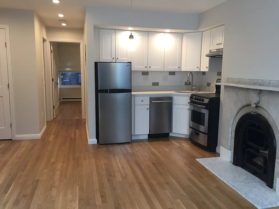 33 Hanson St #2