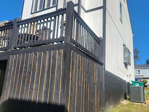 3rd image of 1279 Ridgecrest Ln SE