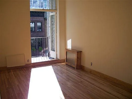 Rented by Robyn Lee, LREB | media 18