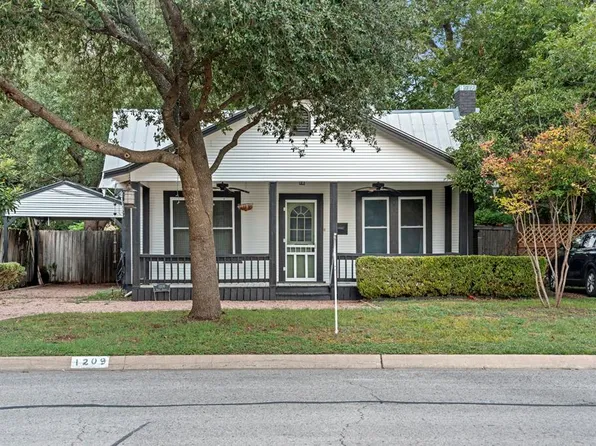 1209 Park St N, Kerrville, TX 78028