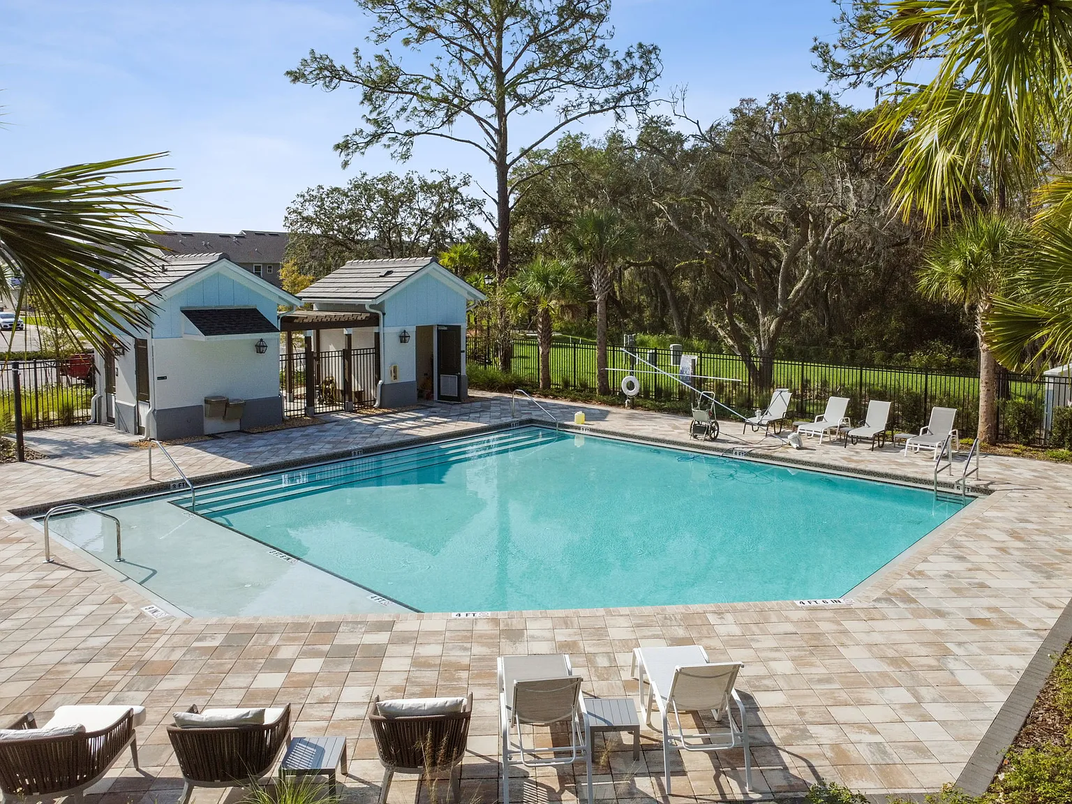 3 bed, 2.5 bath, 1650 sqft, $2,100 — Photo 4