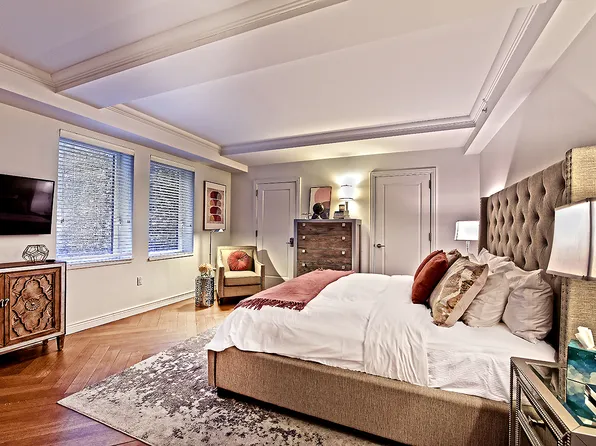 160 Central Park South image 3 of 14