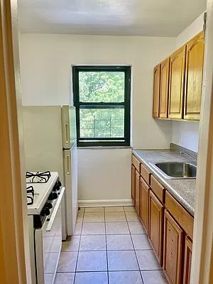 2nd image of 6229 Broadway APT 12C