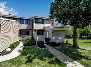 906 Winterset Ct, East Amherst, NY 14051