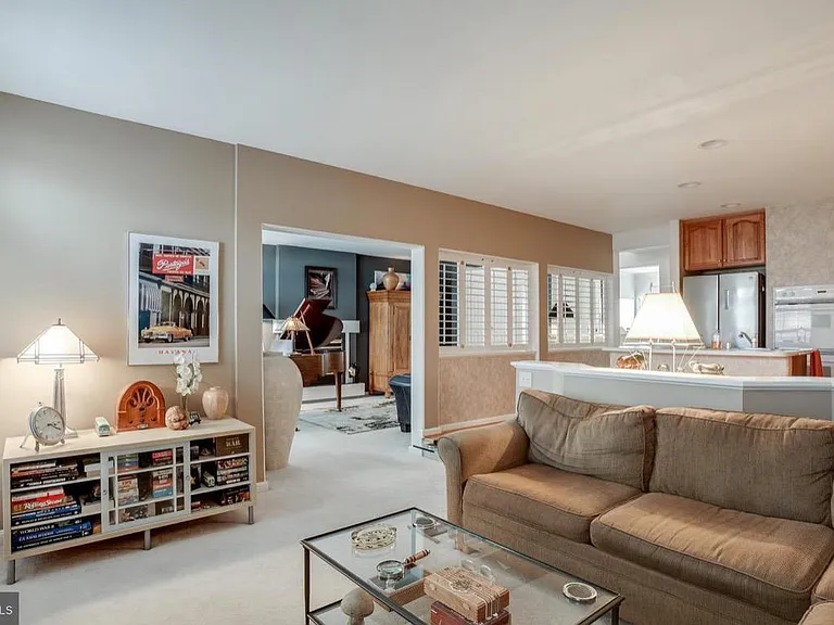 9810 Bolton Village Ct — Photo 11