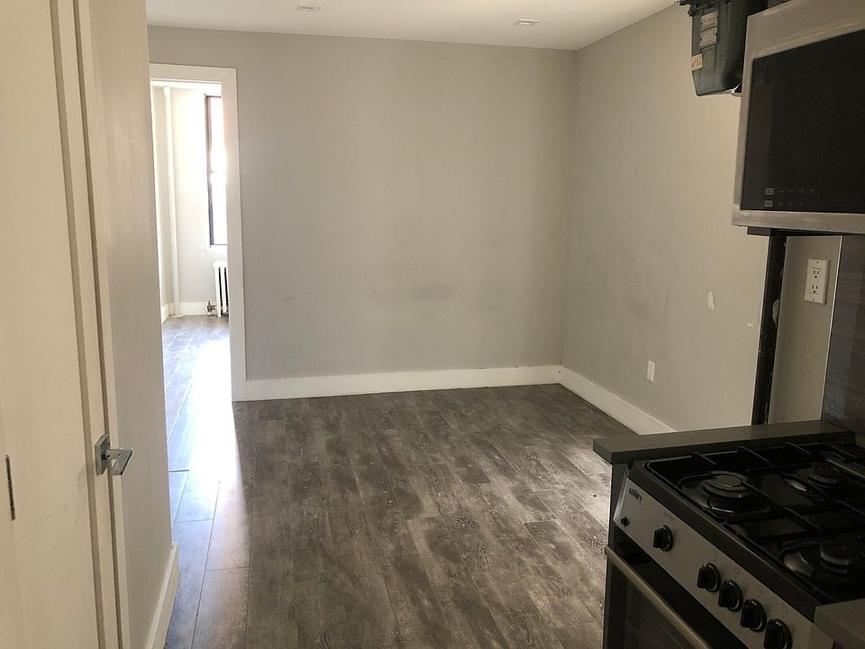 1st image of 139 E 110th St #32