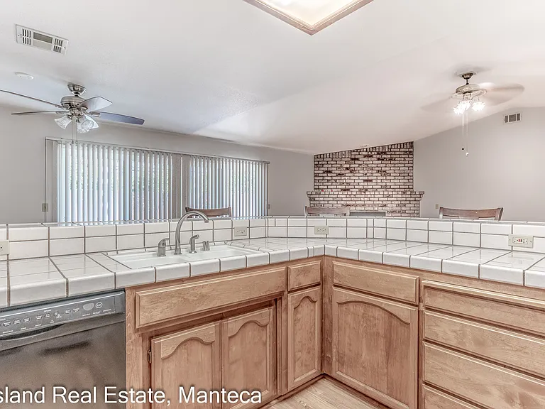 1635 Crom St — Photo 17