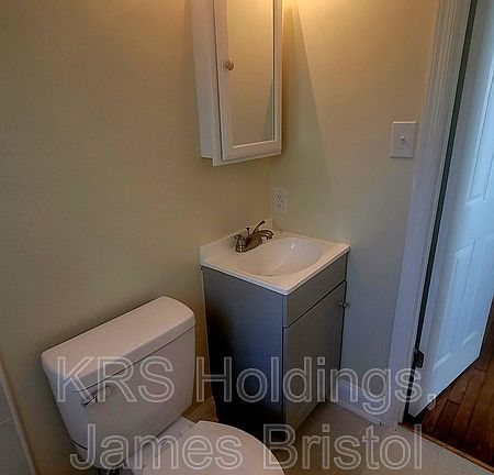 2nd image of 2698 Byron St