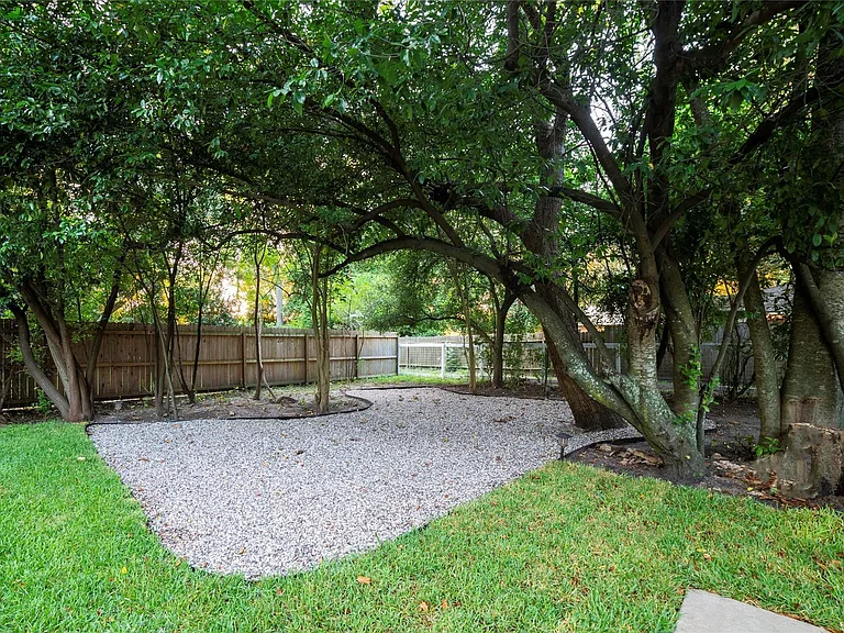 420 N Live Oak St — Photo 21