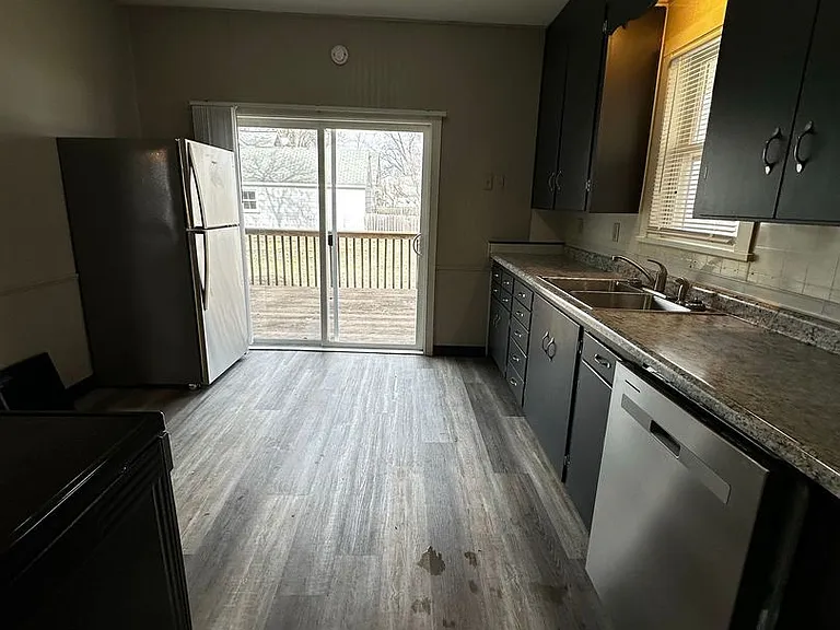647 Woodward Ave — Photo 5