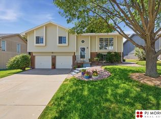 6611 Aspen St, La Vista, NE 68128