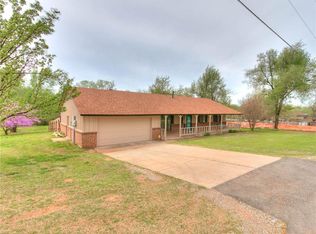 221 S Bradshaw Ln, Mustang, OK 73064