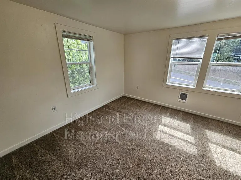 325 NE Kamiaken St #4 — Photo 7