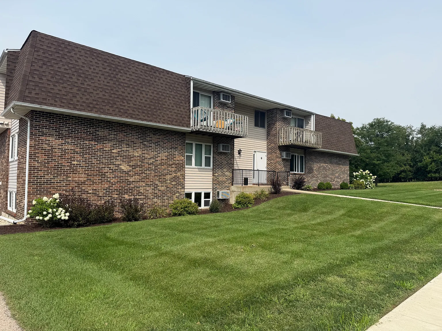 2 bed, 800 sqft, $950 — Photo 1