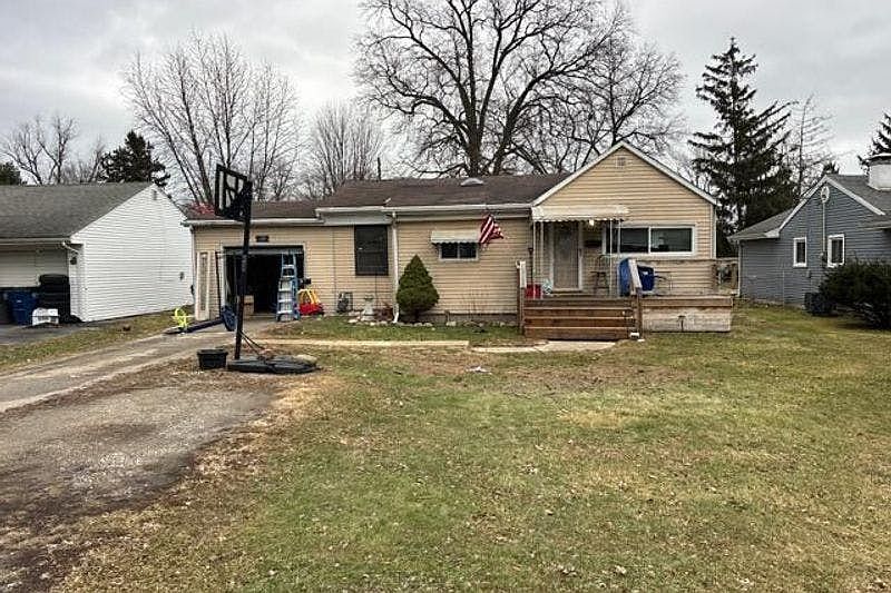 1st image of 128 Teal Dr