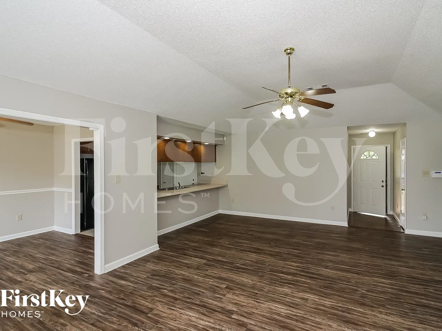 3 bed, 2.0 bath, 1492 sqft, $1,745 — Photo 2