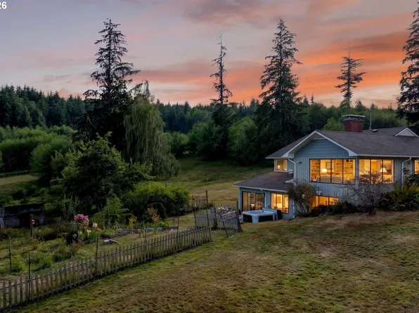 37758 Harrison Ln, Astoria, OR 97103