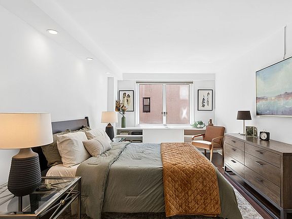 4th image of 201 E 25th St APT 4H