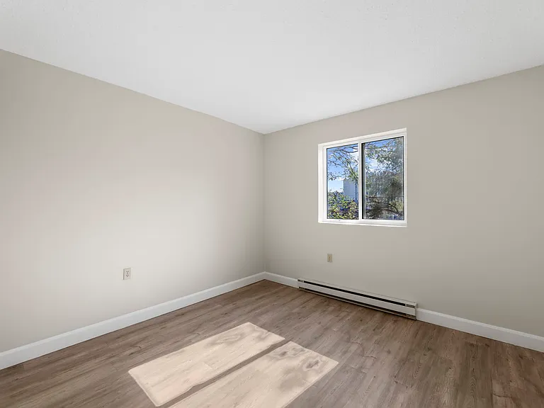 805 Grand Ave W — Photo 14